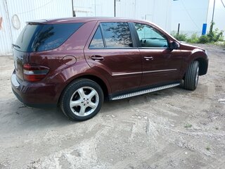 2007 Mercedes-Benz M-Класс 550 II (W164), пурпурный, 750000 рублей, вид 4