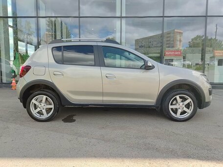 2017 Renault Sandero Stepway II, бежевый, 939000 рублей, вид 4