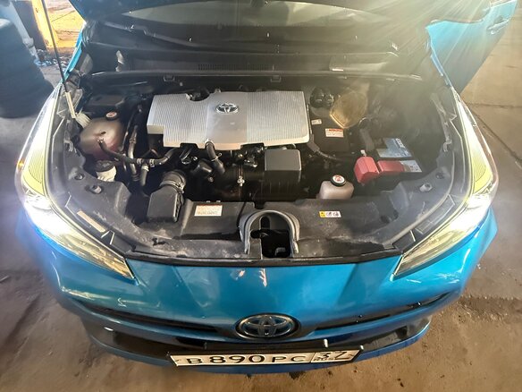 2019 Toyota Prius IV Рестайлинг (XW50), синий, 2600000 рублей - вид 15