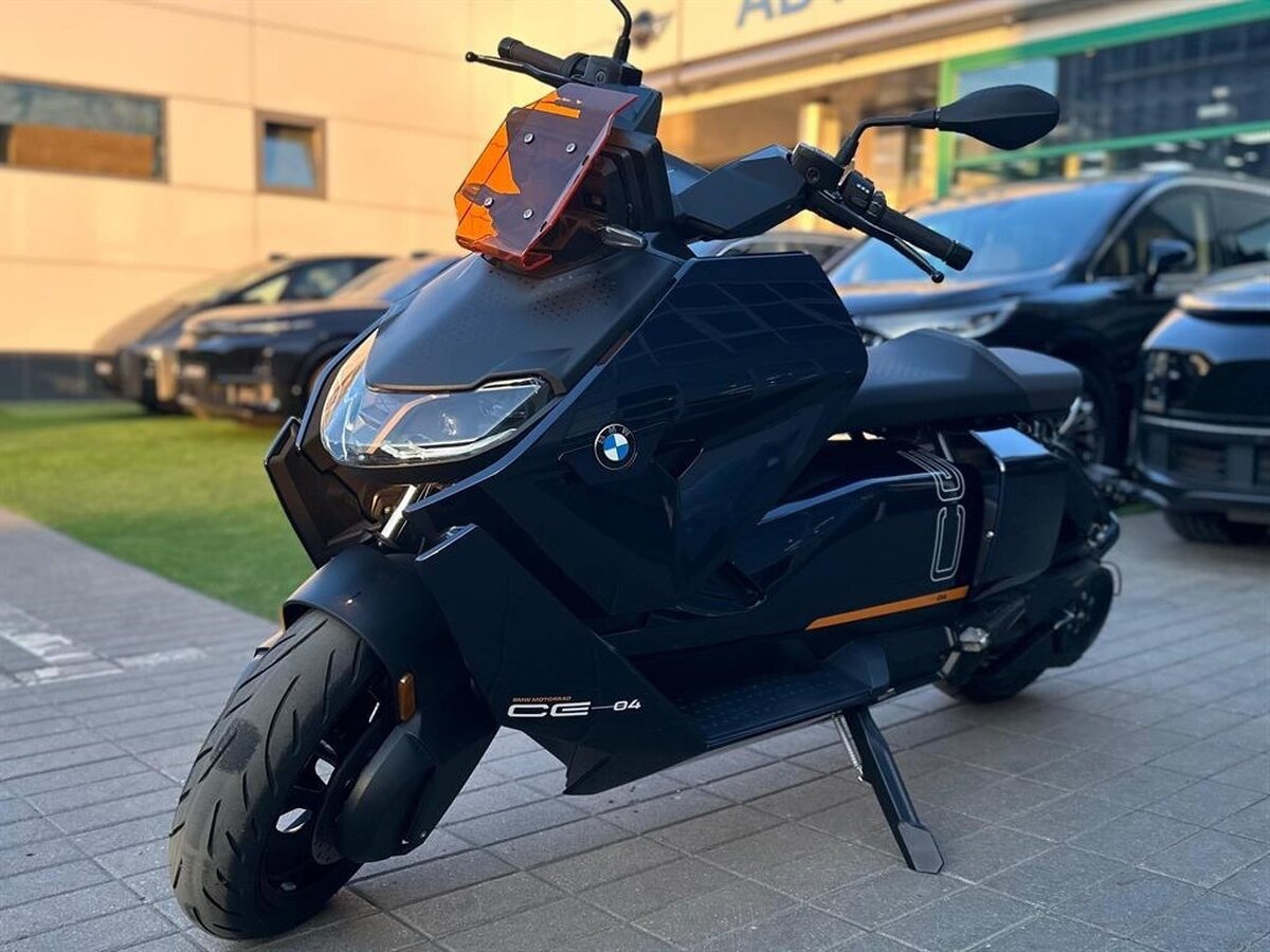 BMW CE 04
