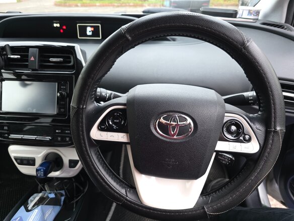 2016 Toyota Prius IV (XW50), серебристый, 1750000 рублей - вид 5