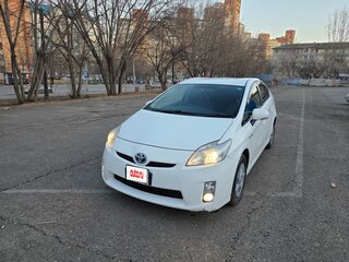 2010 Toyota Prius III (XW30), белый, 1050000 рублей, вид 1