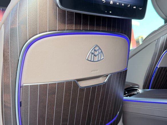 2024 Mercedes-Benz Maybach EQS SUV 680, чёрный, 22000000 рублей - вид 32