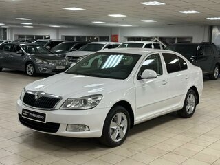 2013 Skoda Octavia II (A5) Рестайлинг, белый, 675000 рублей, вид 1