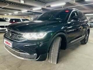 2022 Volkswagen Tiguan II Рестайлинг, чёрный, 4100000 рублей, вид 1