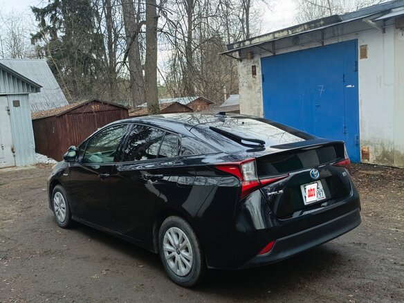 2019 Toyota Prius IV Рестайлинг (XW50), чёрный, 1700000 рублей - вид 3