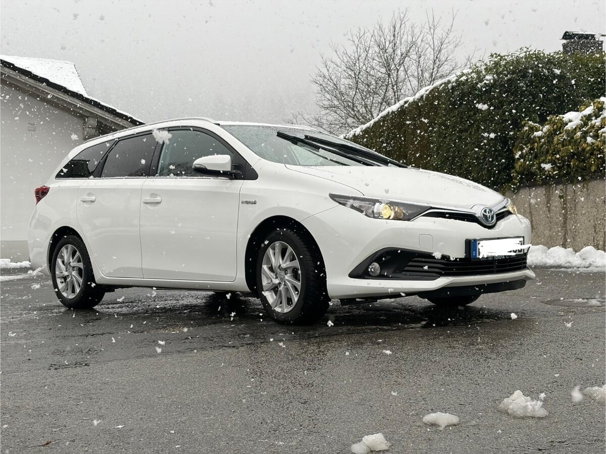 Toyota Auris II Рестайлинг