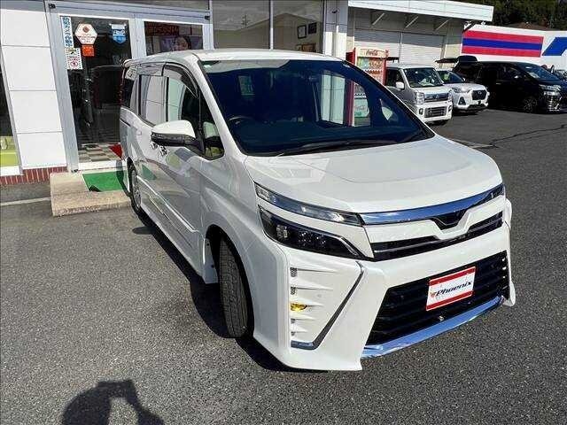Toyota Voxy III (R80) Рестайлинг
