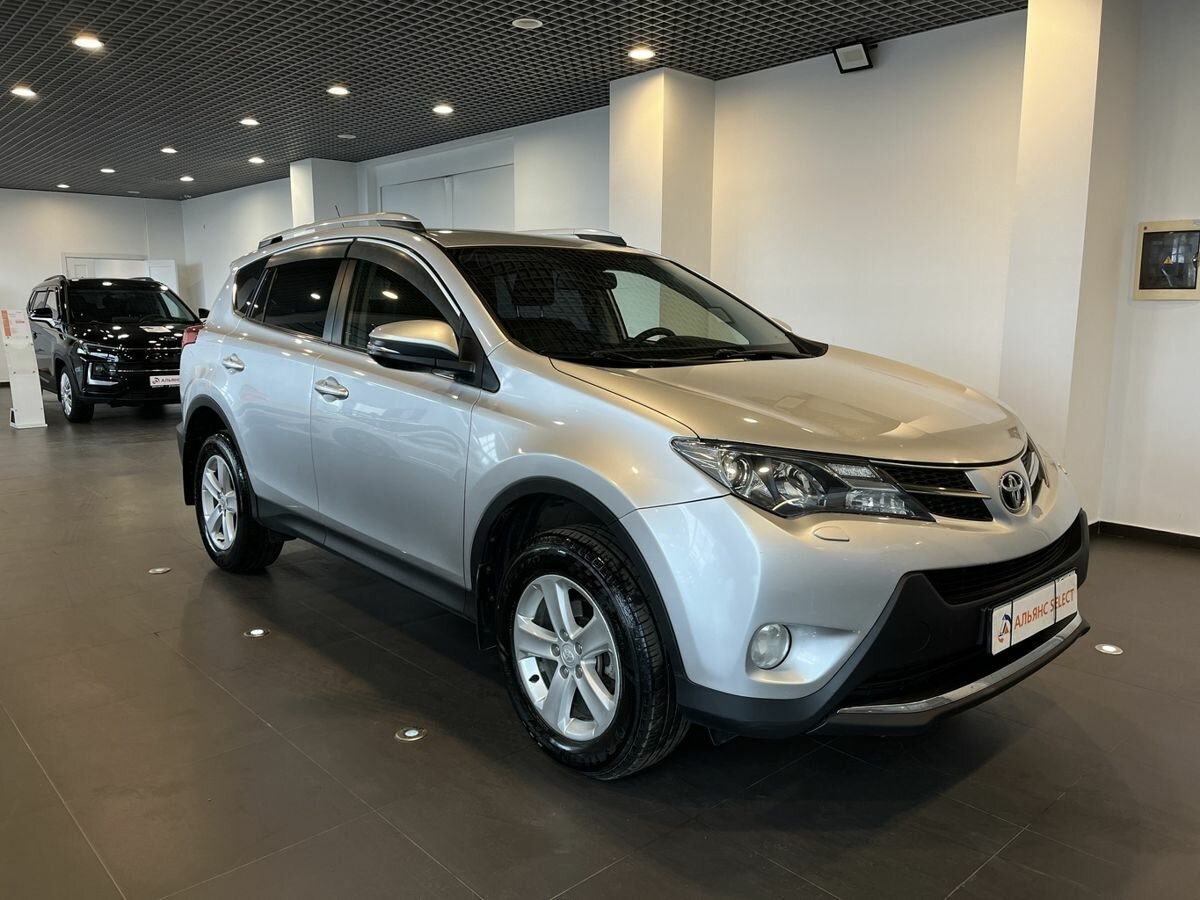 Toyota RAV4 IV (XA40)