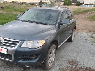 2008 Volkswagen Touareg I Рестайлинг, серый, 990000 рублей, вид 1