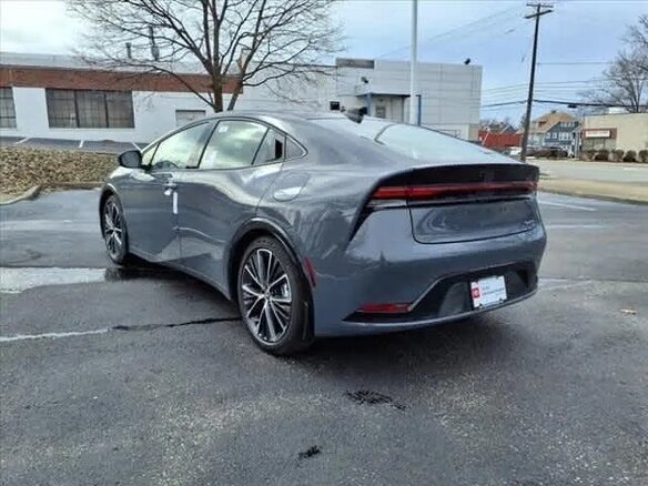 2025 Toyota Prius V (XW60), серый, 4511000 рублей - вид 5