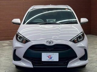 2022 Toyota Yaris IV, белый, 800000 рублей, вид 1
