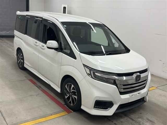 Honda Stepwgn Spada V Рестайлинг