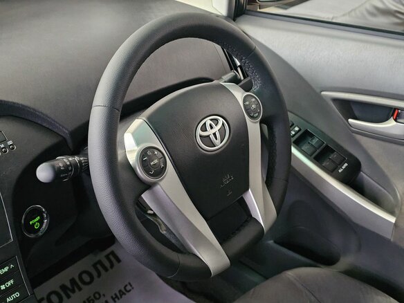 2011 Toyota Prius III (XW30), красный, 999000 рублей - вид 21