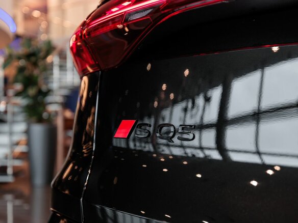 2025 Audi SQ5 Sportback II, чёрный, 14450000 рублей - вид 9