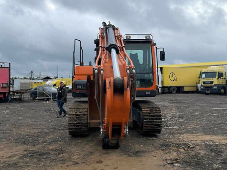 ② Купить экскаваторы по цене от 95 000 рублей в Никополе - более 1