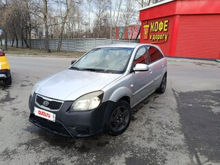 2010 Kia Rio II Рестайлинг, серебристый, 260000 рублей, вид 1