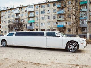 2006 Chrysler 300C I, белый, 555555 рублей, вид 4