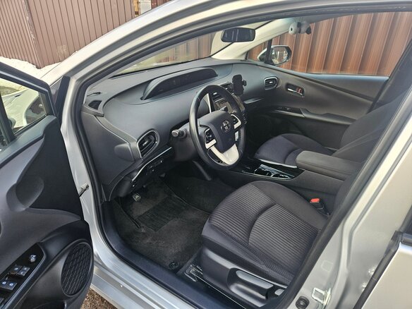 2018 Toyota Prius PHV ZVW52 IV (XW50), серый, 2050000 рублей - вид 8