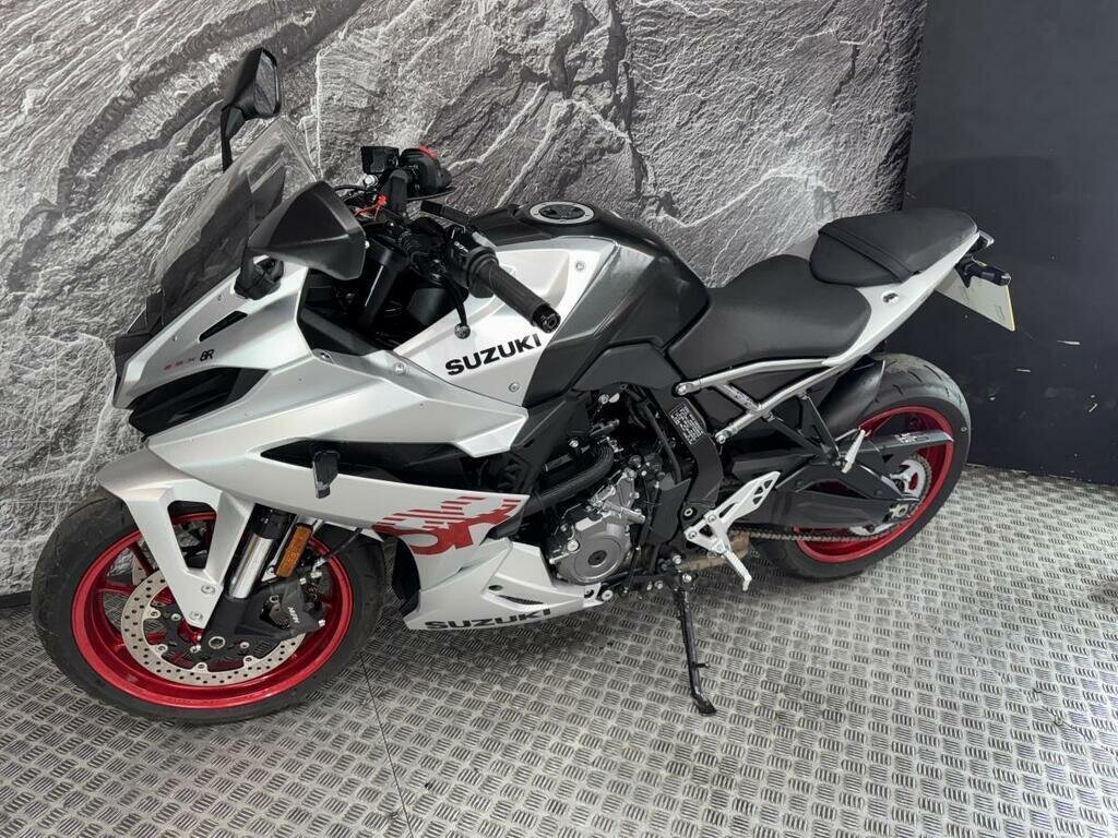 Suzuki GSX-8R