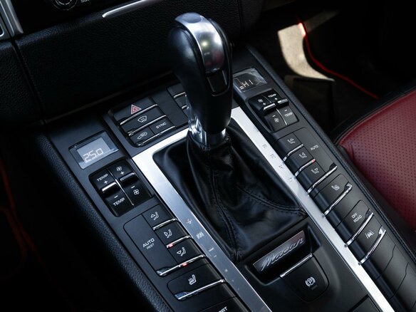 2017 Porsche Macan S Diesel I, чёрный, 3850000 рублей - вид 12