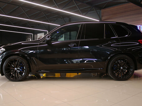 2019 BMW X5 40i IV (G05/G18), чёрный, 7390000 рублей, вид 3