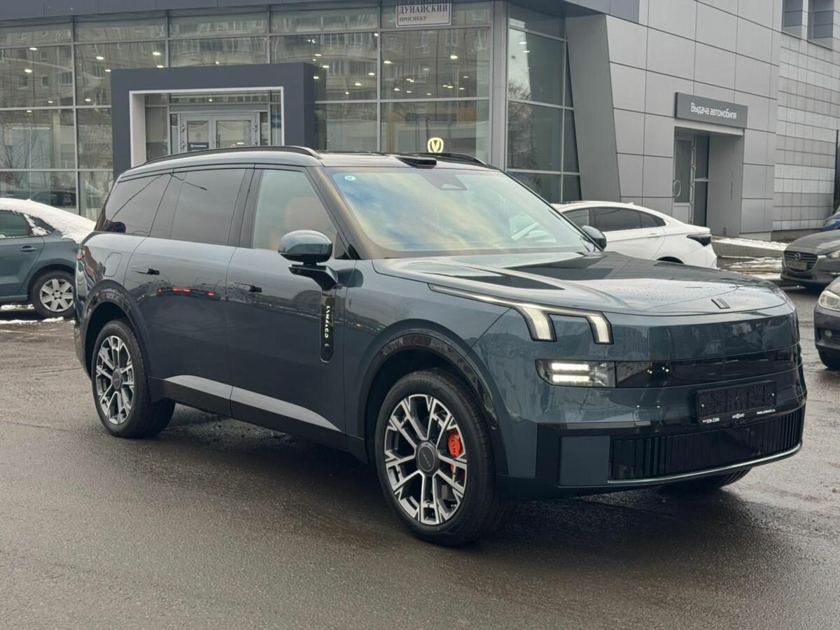 Lynk & Co 900