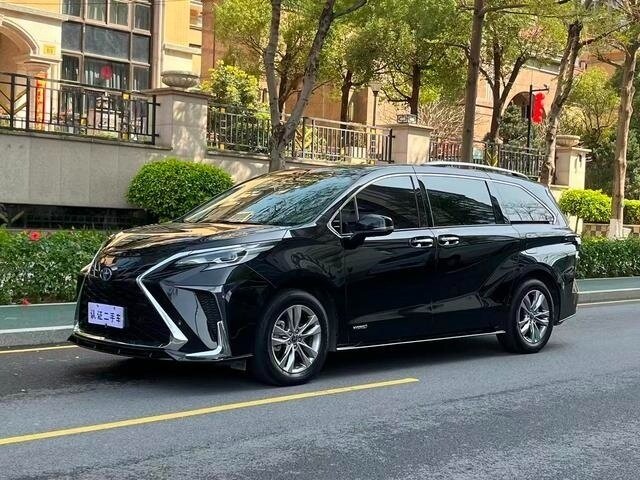 Toyota Sienna IV