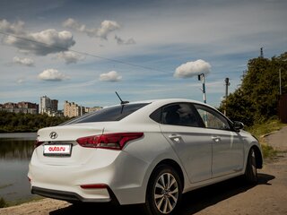 2017 Hyundai Solaris II, белый, 999000 рублей, вид 4