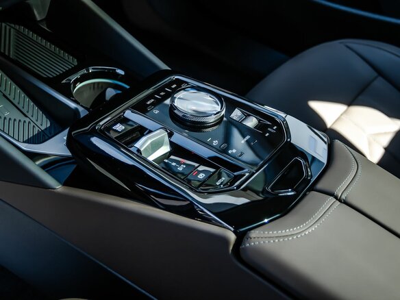 2025 BMW 5 серии 530Li xDrive VIII (G60/G61/G68), чёрный - вид 19