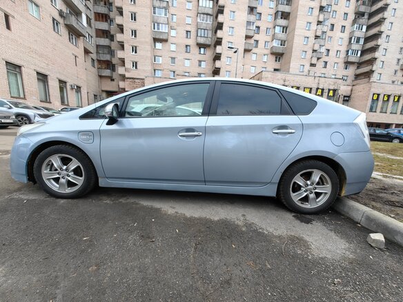 2010 Toyota Prius III (XW30), голубой, 930000 рублей - вид 4