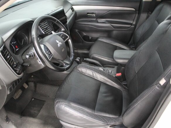 2014 Mitsubishi Outlander III, белый, 1480000 рублей - вид 17