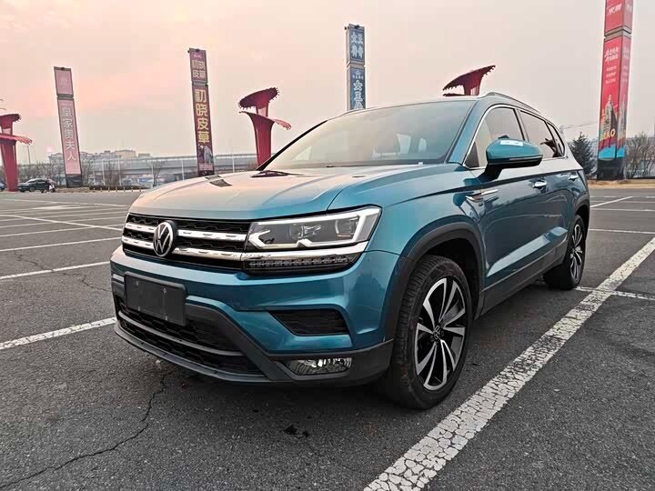 Volkswagen Tharu I