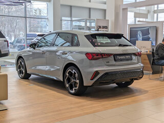 2025 Audi A3 Sportback 35 TFSI IV (8Y) Рестайлинг, серый, 4190000 рублей, вид 5
