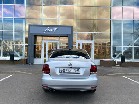 2018 Volkswagen Polo V Рестайлинг, серебристый, 1199000 рублей, вид 4