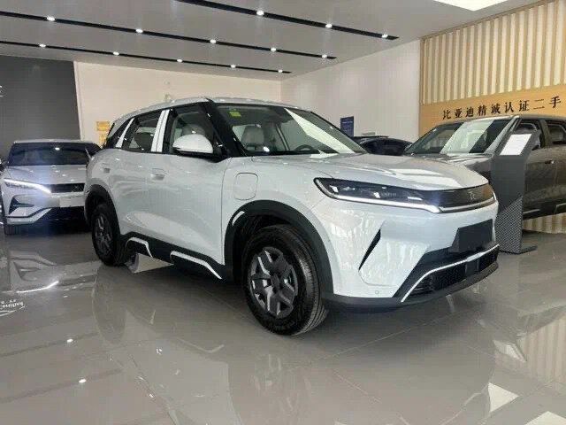 BYD Yuan Up 32 kWh
