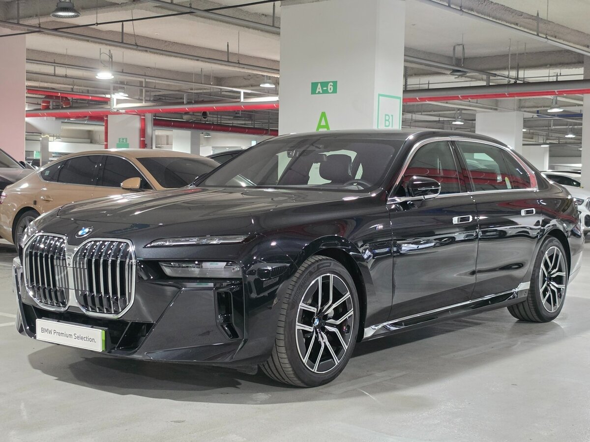 BMW 7 серии VII (G70)