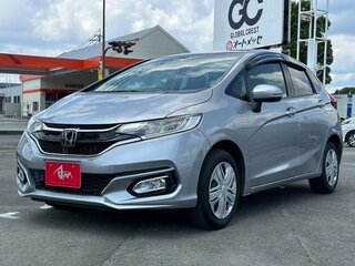 2018 Honda Fit III Рестайлинг, серебристый, 810000 рублей, вид 1