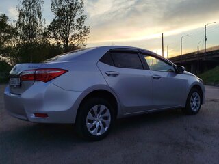 2016 Toyota Corolla XI (E160, E170, E180), серебристый, 1230000 рублей, вид 3