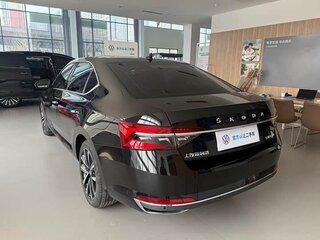 2024 Skoda Superb III Рестайлинг, чёрный, 1868083 рублей, вид 3