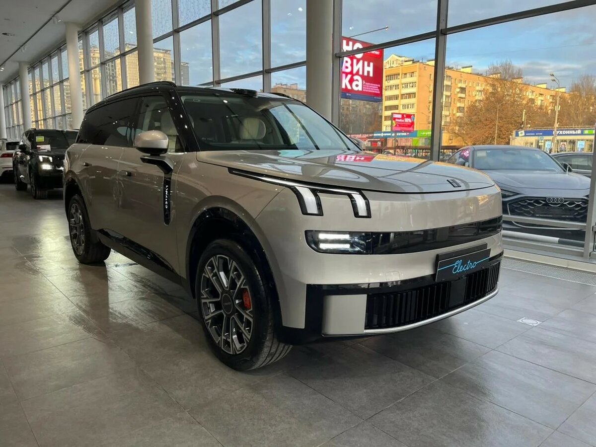 Lynk & Co 900