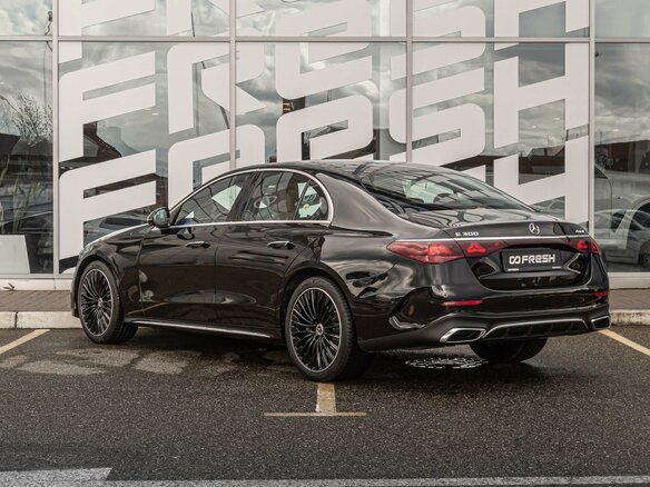 2025 Mercedes-Benz E-Класс 300 VI (W214, S214), чёрный, 9920000 рублей - вид 1