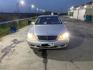 2000 Mercedes-Benz S-Класс 500 IV (W220), серебристый, 640000 рублей, вид 1