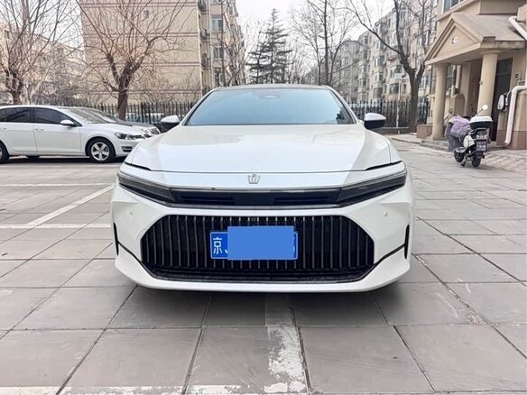 2025 Toyota Crown Sedan XVI (S230), белый, 8880000 рублей - вид 1