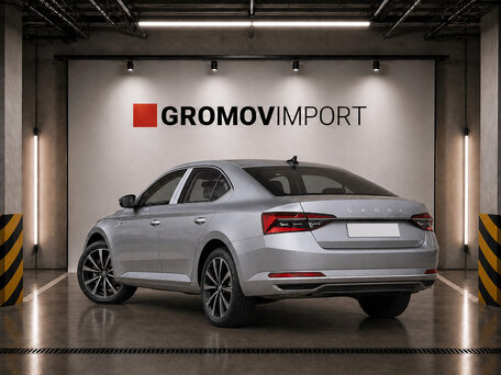 2025 Skoda Superb III Рестайлинг, серебристый, 2640000 рублей, вид 4