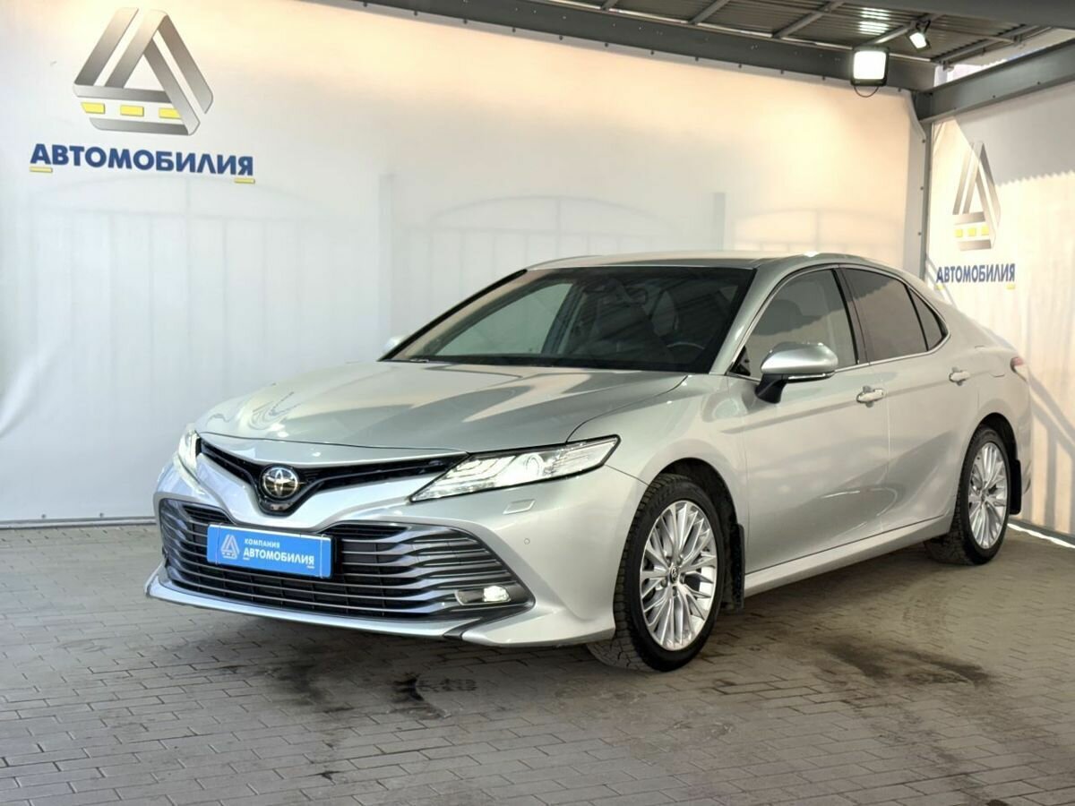 Toyota Camry VIII (XV70)
