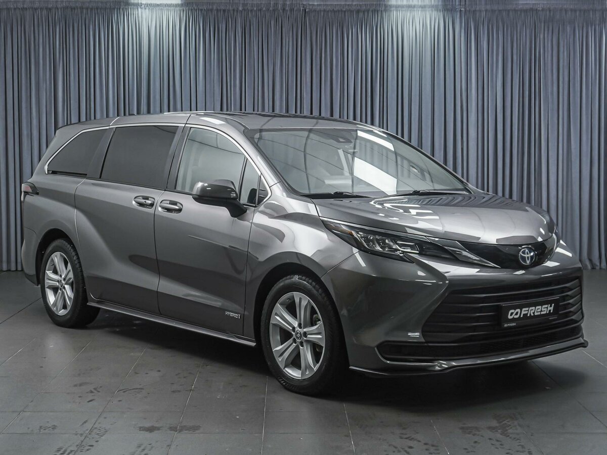 Toyota Sienna IV