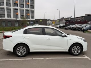 2019 Kia Rio IV, белый, 670000 рублей, вид 4