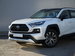 2025 Toyota RAV4 V (XA50), белый, 3990000 рублей, вид 2