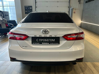 2021 Toyota Camry VIII (XV70) Рестайлинг, белый, 2899000 рублей, вид 5